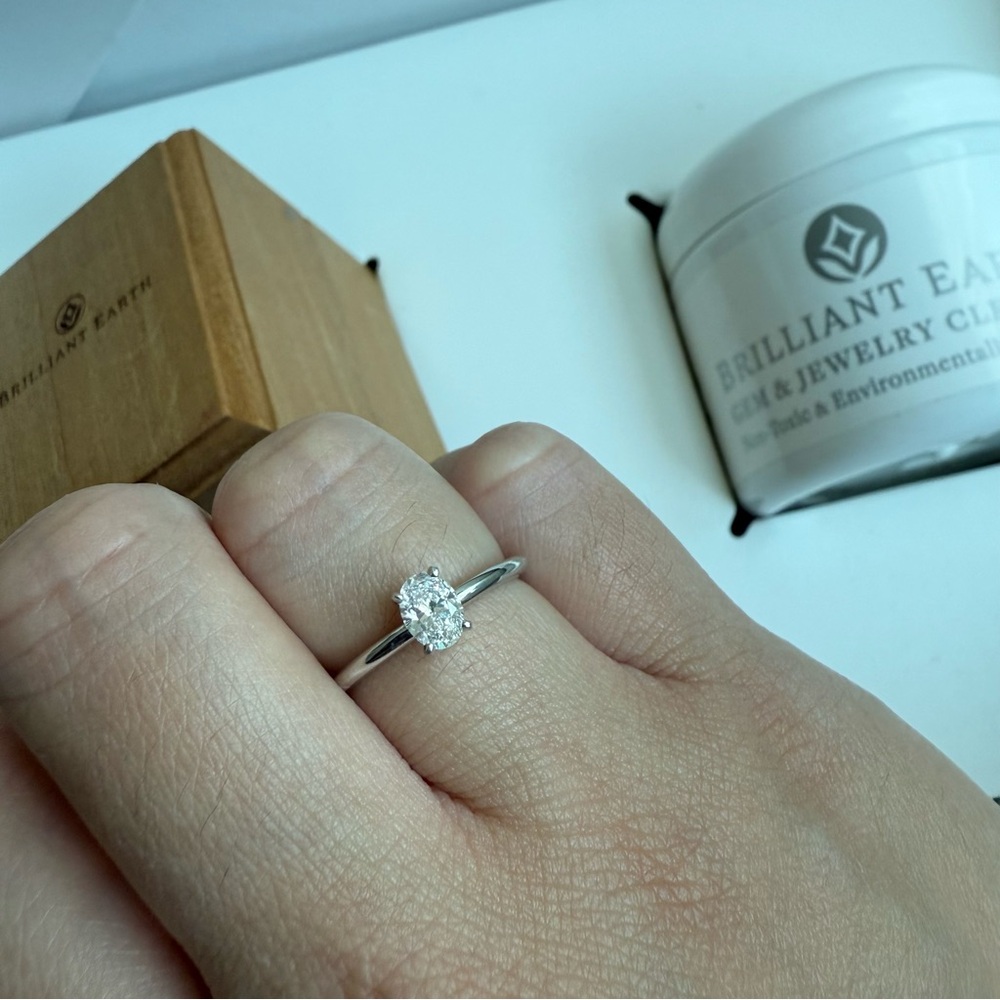 Stunning Silver Ring With Sparkling Gemstone - image 3